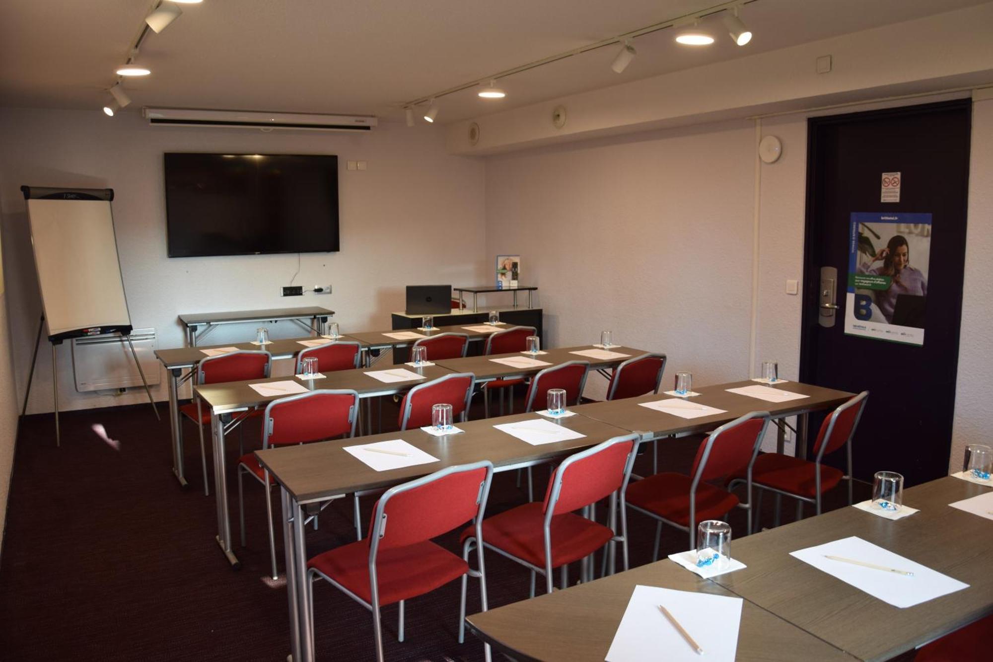 Brit Hotel Caen Herouville Экстерьер фото