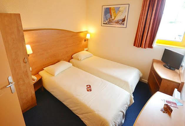 Brit Hotel Caen Herouville Экстерьер фото